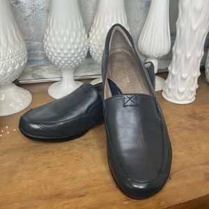 Navy Naturalizer Channing style leather slip on loafers size 7.5
